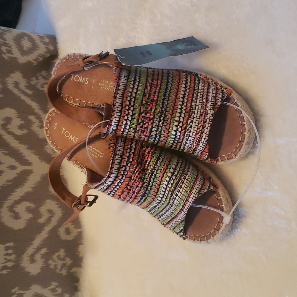 Tom's Women's shoe, size 11 Wedge Heel, NEVER WORN